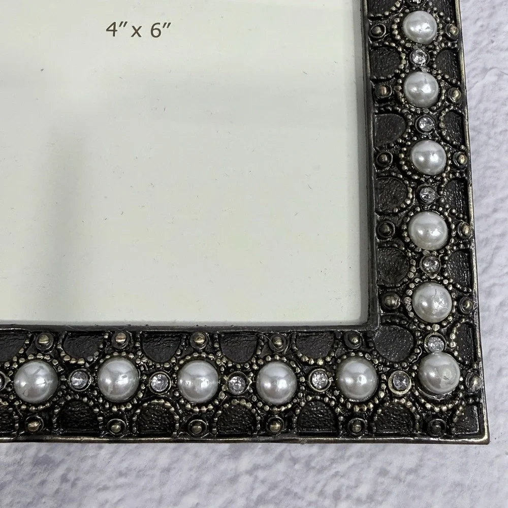 Wellesley Manor 4x6 Photo Frame Faux Pearl Rhinestone Ornate Silver Tone Vintage